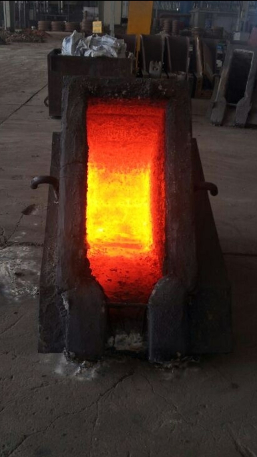 Smeltech Carbons molten metal in ladle
